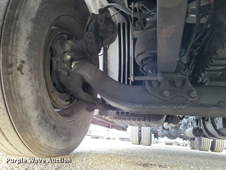 image for item MO9686 2015 Freightliner Cascadia 113  semi truck