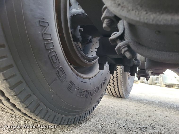 image for item MO9686 2015 Freightliner Cascadia 113  semi truck