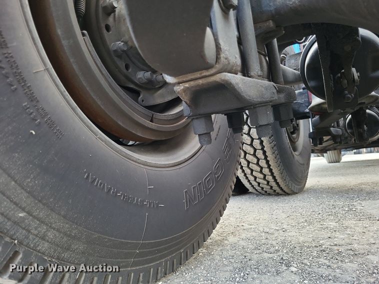 image for item MO9686 2015 Freightliner Cascadia 113  semi truck