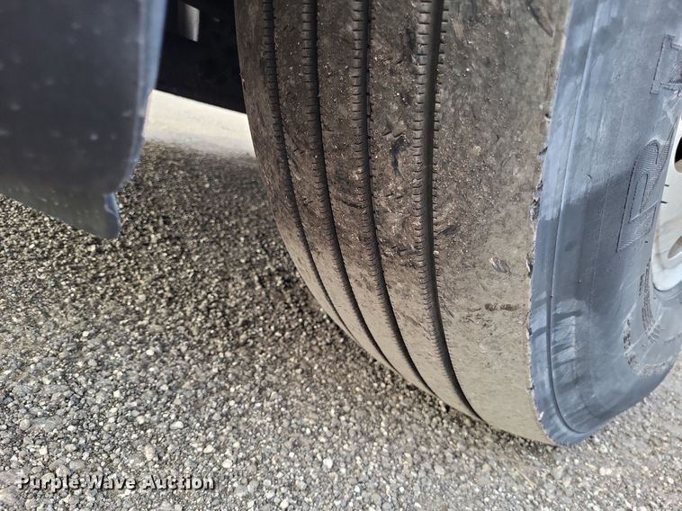 image for item MO9686 2015 Freightliner Cascadia 113  semi truck