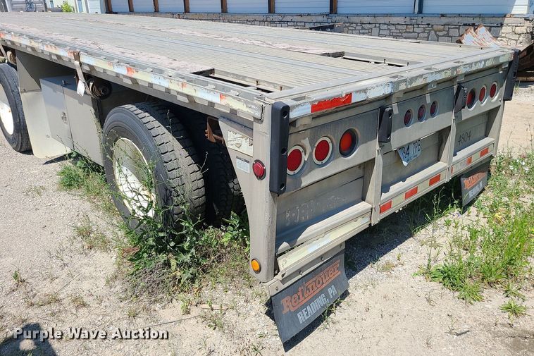 image for item MO9920 2002 Reitnouer  flatbed trailer