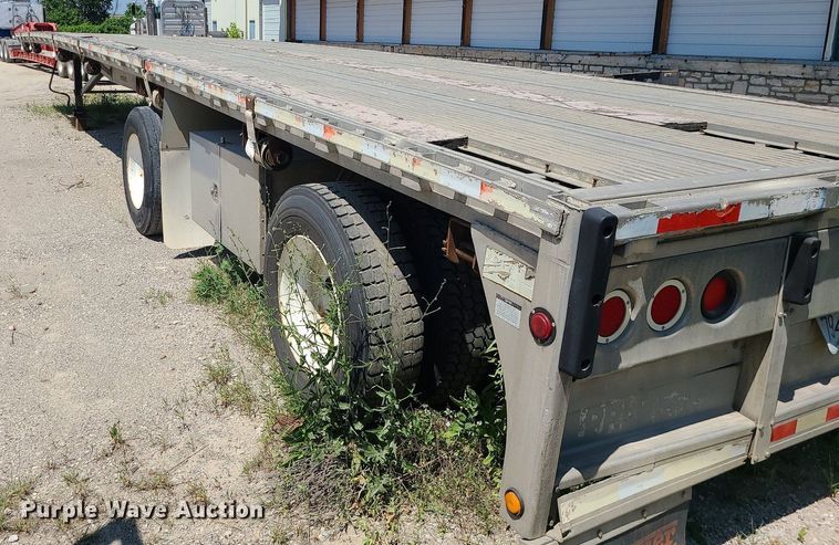 image for item MO9920 2002 Reitnouer  flatbed trailer