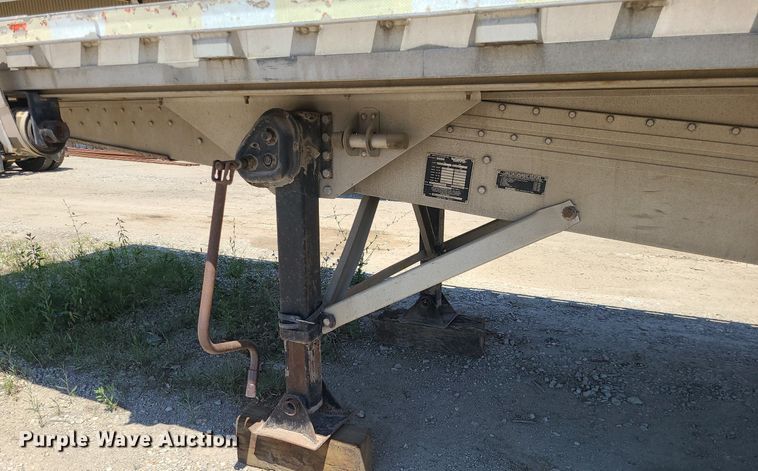 image for item MO9920 2002 Reitnouer  flatbed trailer