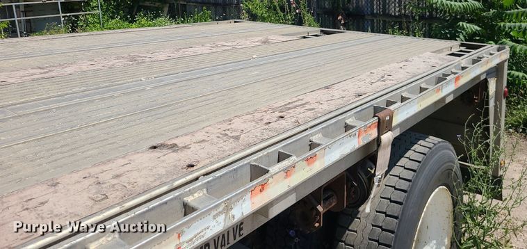 image for item MO9920 2002 Reitnouer  flatbed trailer