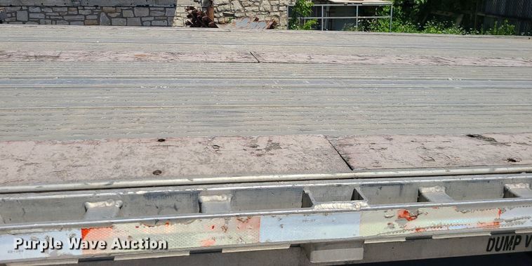 image for item MO9920 2002 Reitnouer  flatbed trailer