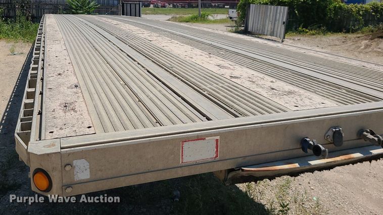 image for item MO9920 2002 Reitnouer  flatbed trailer