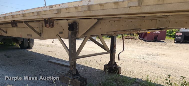 image for item MO9920 2002 Reitnouer  flatbed trailer