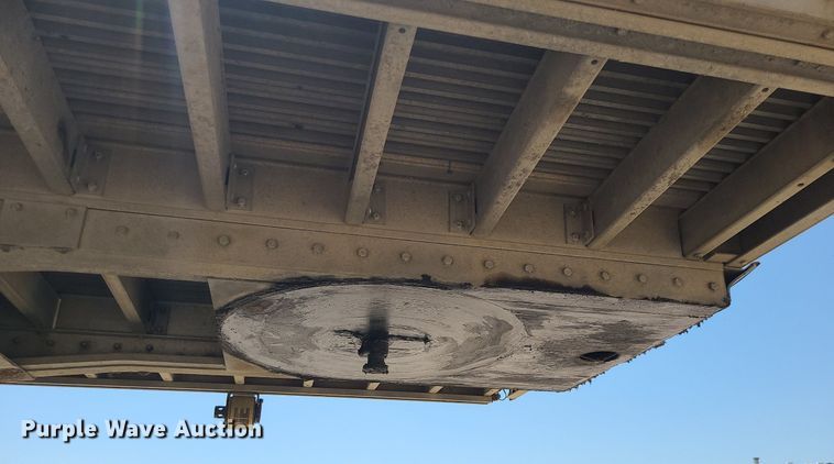 image for item MO9920 2002 Reitnouer  flatbed trailer