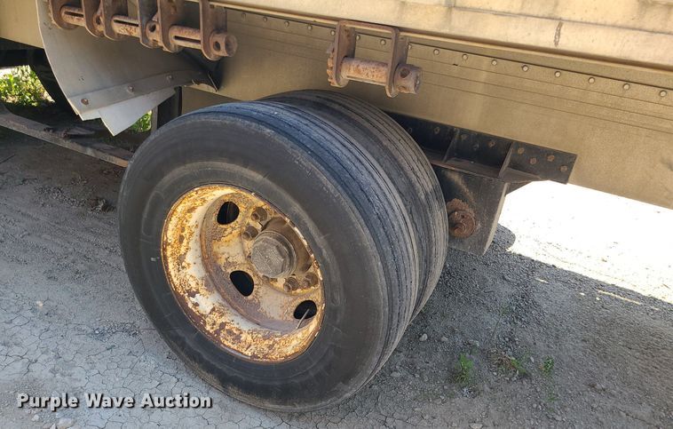 image for item MO9920 2002 Reitnouer  flatbed trailer