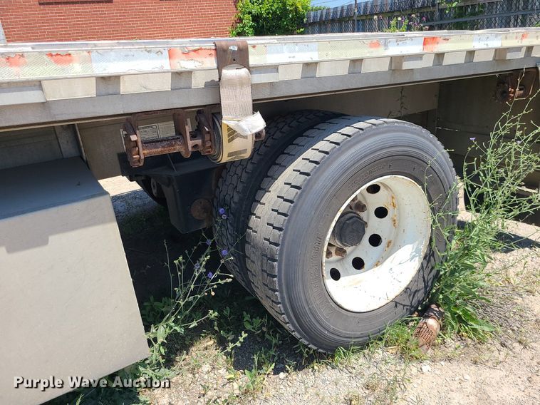 image for item MO9920 2002 Reitnouer  flatbed trailer