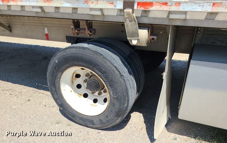 image for item MO9920 2002 Reitnouer  flatbed trailer