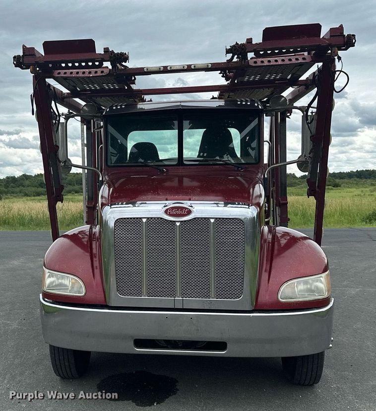 image for item MQ9297 2006 Peterbilt 335  car carrier truck