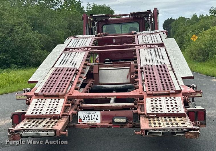 image for item MQ9297 2006 Peterbilt 335  car carrier truck