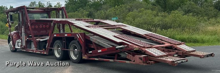 image for item MQ9297 2006 Peterbilt 335  car carrier truck