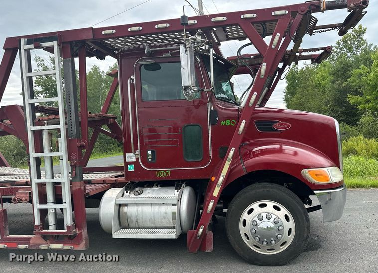 image for item MQ9297 2006 Peterbilt 335  car carrier truck