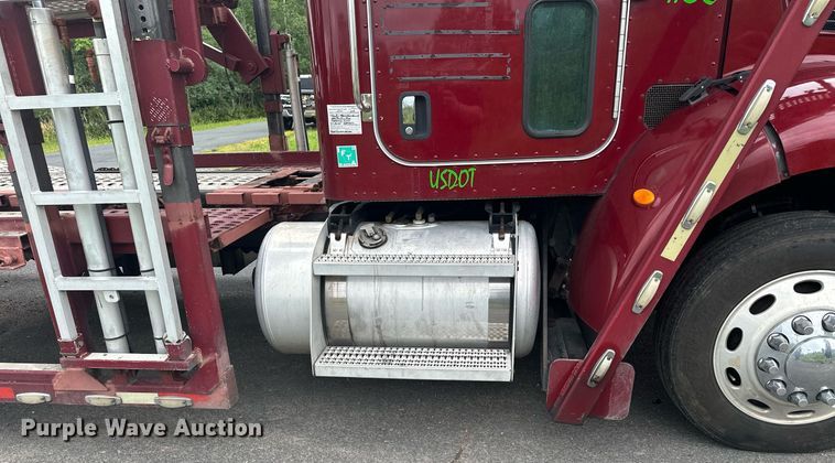 image for item MQ9297 2006 Peterbilt 335  car carrier truck