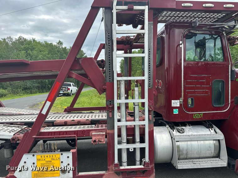 image for item MQ9297 2006 Peterbilt 335  car carrier truck