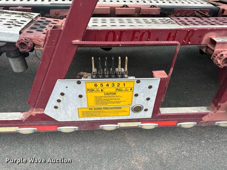 image for item MQ9297 2006 Peterbilt 335  car carrier truck