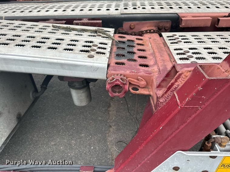 image for item MQ9297 2006 Peterbilt 335  car carrier truck