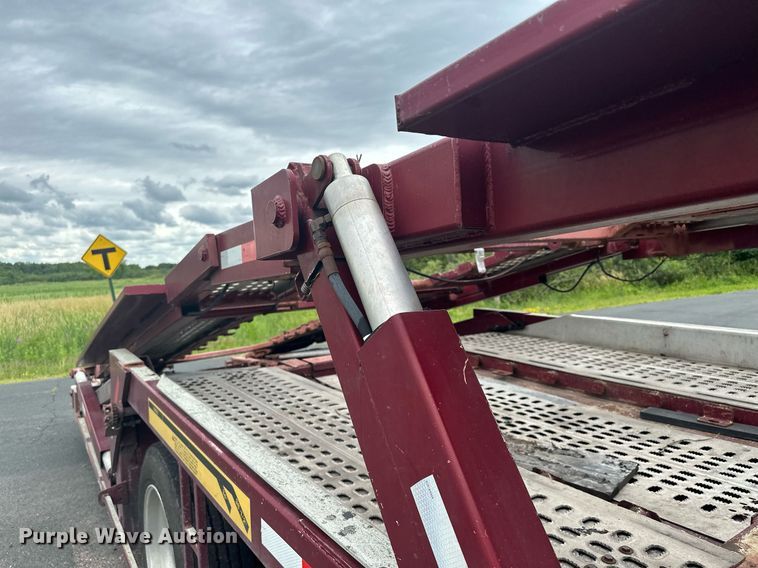 image for item MQ9297 2006 Peterbilt 335  car carrier truck