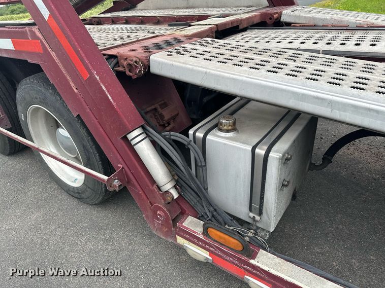 image for item MQ9297 2006 Peterbilt 335  car carrier truck