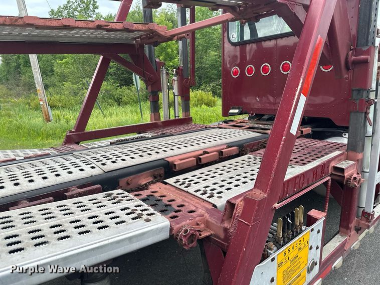 image for item MQ9297 2006 Peterbilt 335  car carrier truck