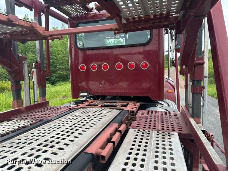 image for item MQ9297 2006 Peterbilt 335  car carrier truck