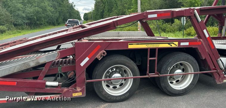 image for item MQ9297 2006 Peterbilt 335  car carrier truck