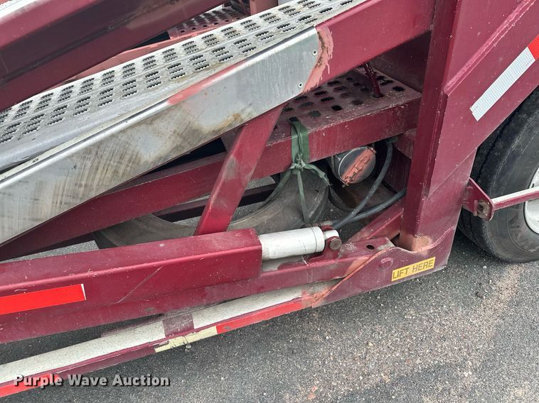 image for item MQ9297 2006 Peterbilt 335  car carrier truck