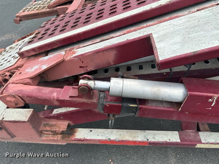 image for item MQ9297 2006 Peterbilt 335  car carrier truck