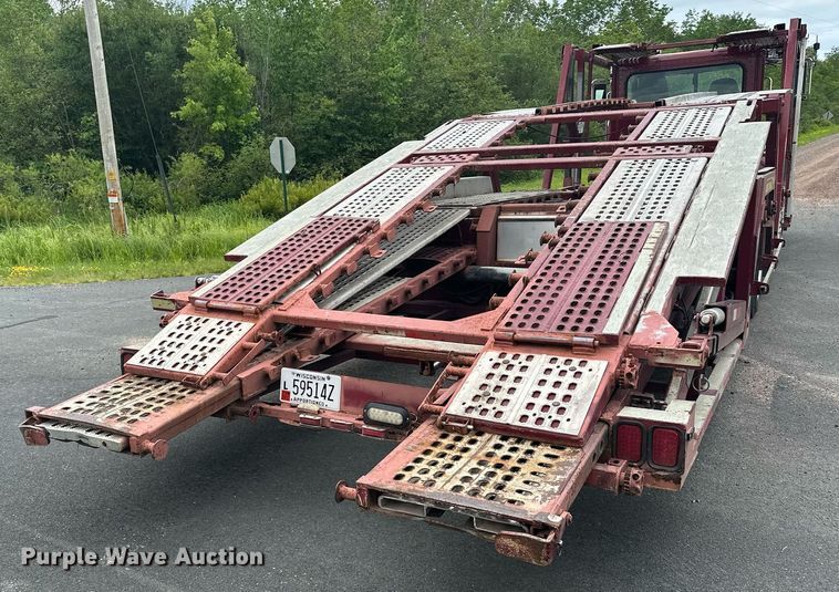 image for item MQ9297 2006 Peterbilt 335  car carrier truck