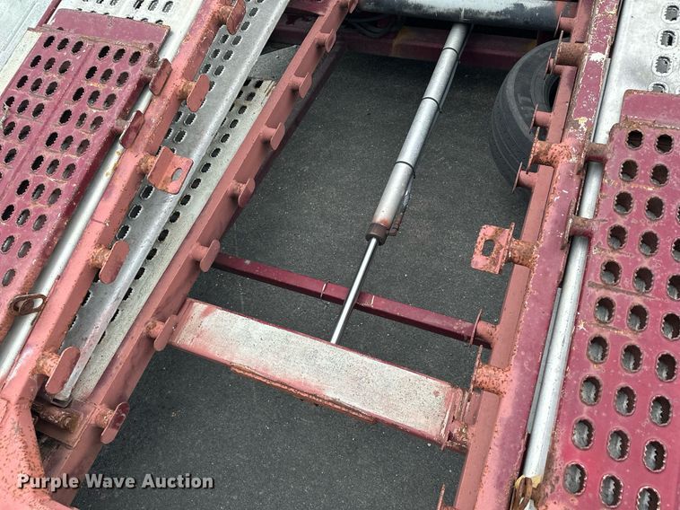 image for item MQ9297 2006 Peterbilt 335  car carrier truck