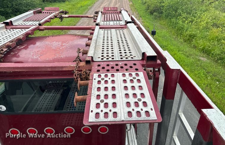 image for item MQ9297 2006 Peterbilt 335  car carrier truck