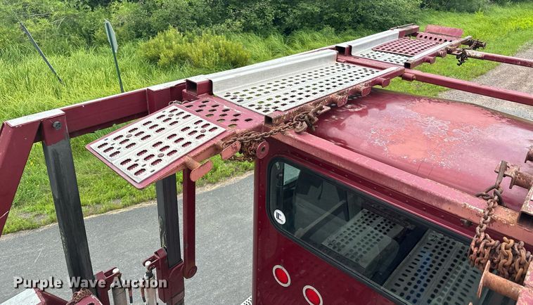 image for item MQ9297 2006 Peterbilt 335  car carrier truck