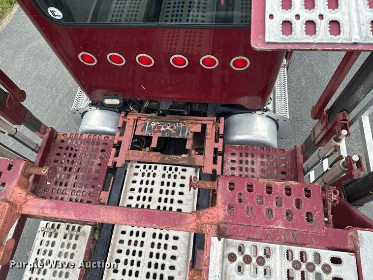 image for item MQ9297 2006 Peterbilt 335  car carrier truck