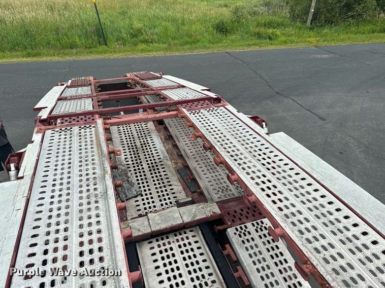 image for item MQ9297 2006 Peterbilt 335  car carrier truck