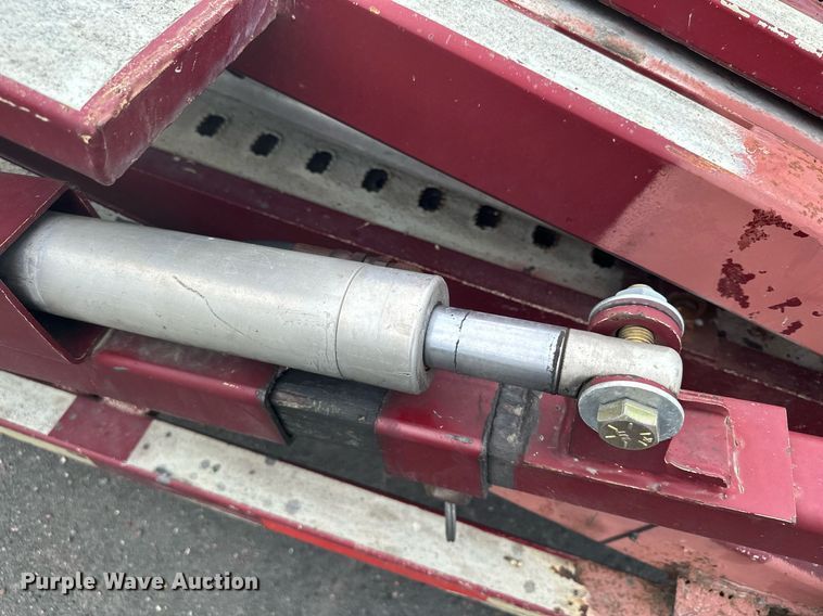 image for item MQ9297 2006 Peterbilt 335  car carrier truck