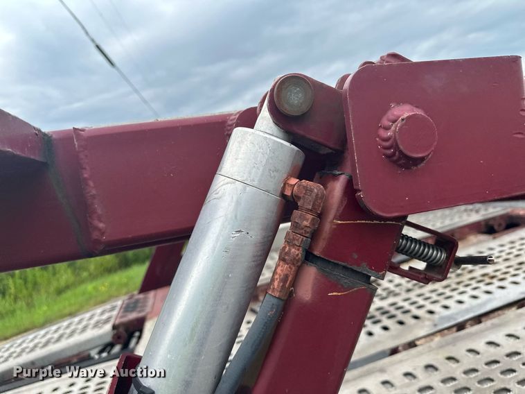 image for item MQ9297 2006 Peterbilt 335  car carrier truck