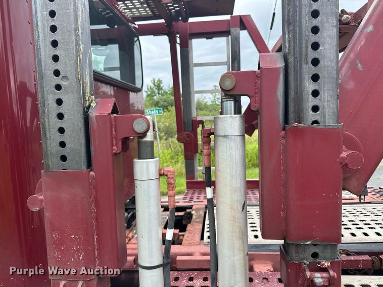 image for item MQ9297 2006 Peterbilt 335  car carrier truck