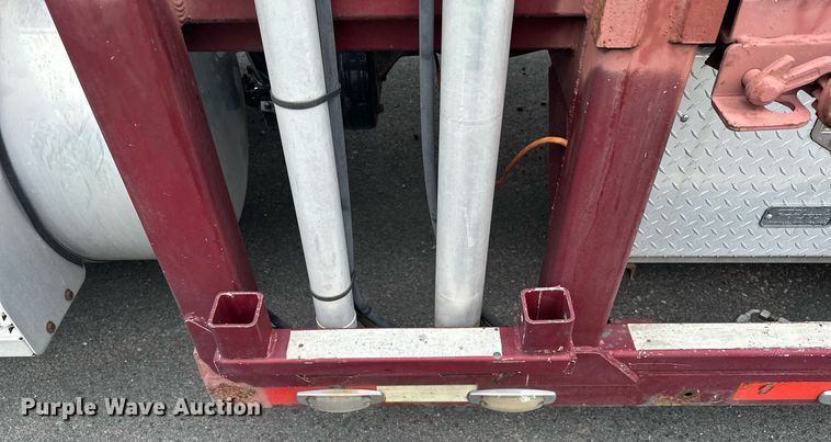 image for item MQ9297 2006 Peterbilt 335  car carrier truck