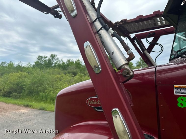 image for item MQ9297 2006 Peterbilt 335  car carrier truck