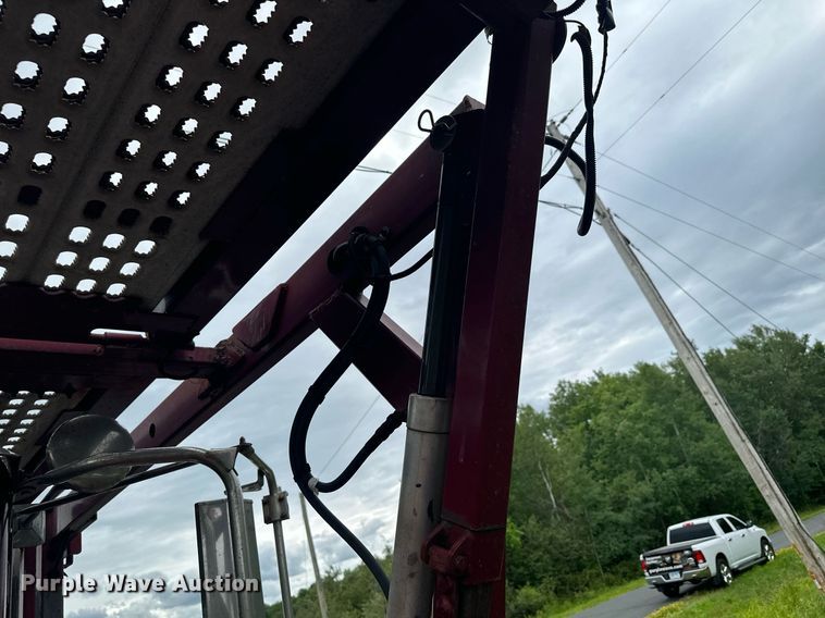 image for item MQ9297 2006 Peterbilt 335  car carrier truck