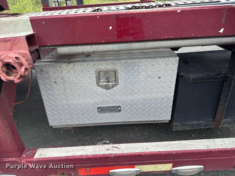 image for item MQ9297 2006 Peterbilt 335  car carrier truck