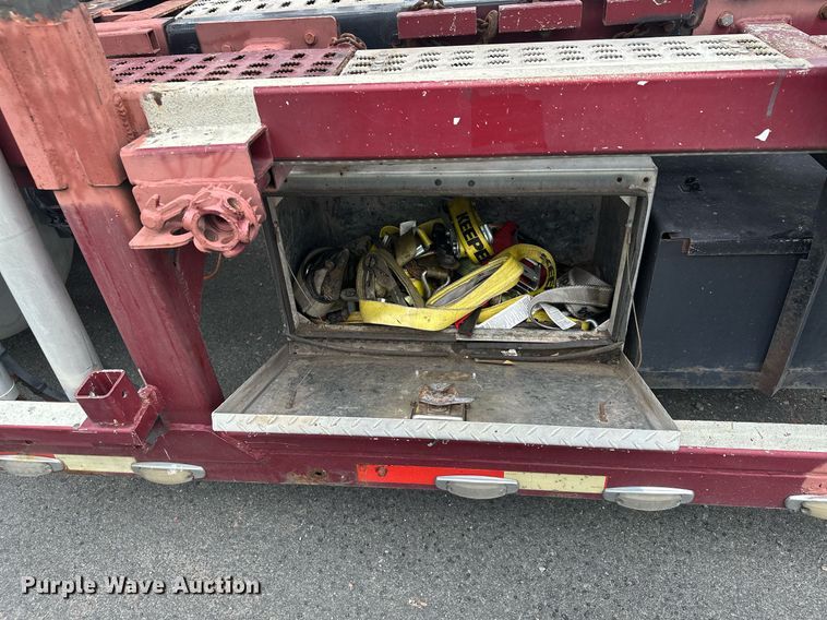 image for item MQ9297 2006 Peterbilt 335  car carrier truck