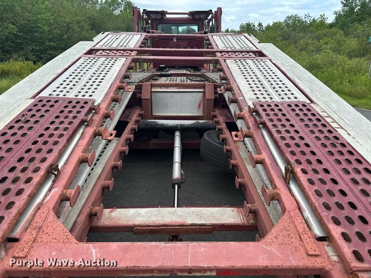 image for item MQ9297 2006 Peterbilt 335  car carrier truck