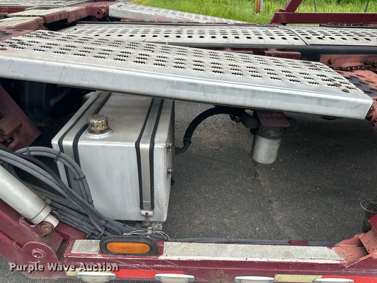 image for item MQ9297 2006 Peterbilt 335  car carrier truck