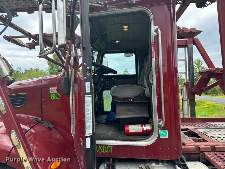 image for item MQ9297 2006 Peterbilt 335  car carrier truck