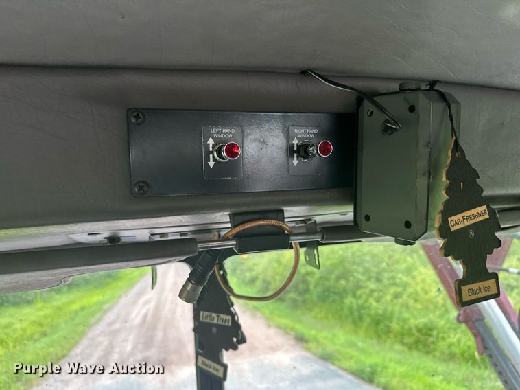 image for item MQ9297 2006 Peterbilt 335  car carrier truck