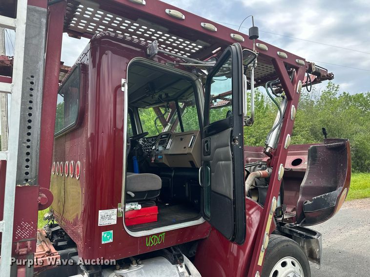 image for item MQ9297 2006 Peterbilt 335  car carrier truck