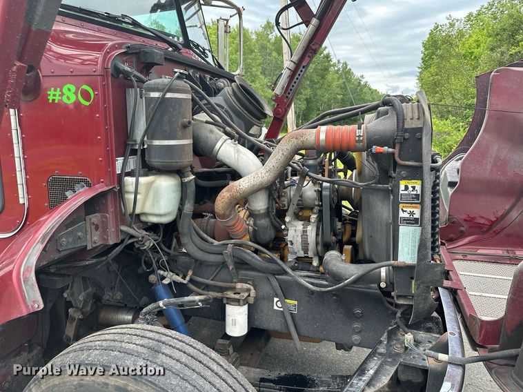 image for item MQ9297 2006 Peterbilt 335  car carrier truck